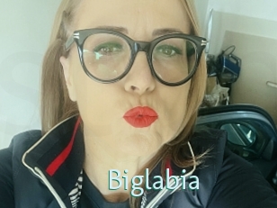 biglabia Straponles
