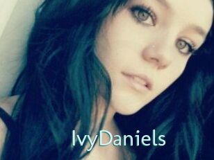 Ivy_Daniels Straponles