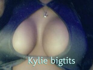 Kylie_bigtits