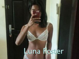 Luna_Foster