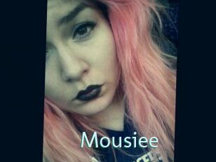 Mousiee Straponles