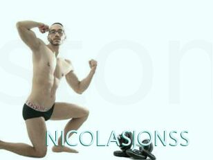 NICOLASJONSS Straponles