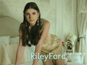 RileyFord Straponles