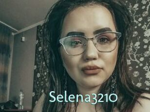 Selena3210 Straponles