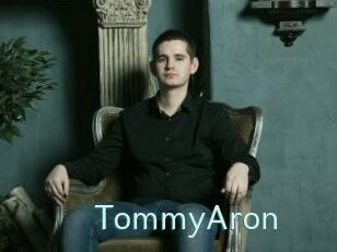 TommyAron Straponles